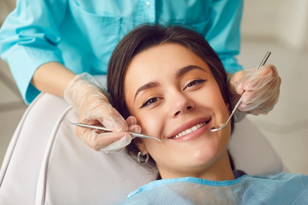 Issues A Cosmetic Dentist Can Fix With Dental Veneers
